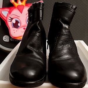 Franco Sarto black leather ankle Boots with side zipper in 11